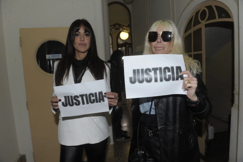 Pamela Sosa junto a Gabriela Trenchi pidiendo justicia.