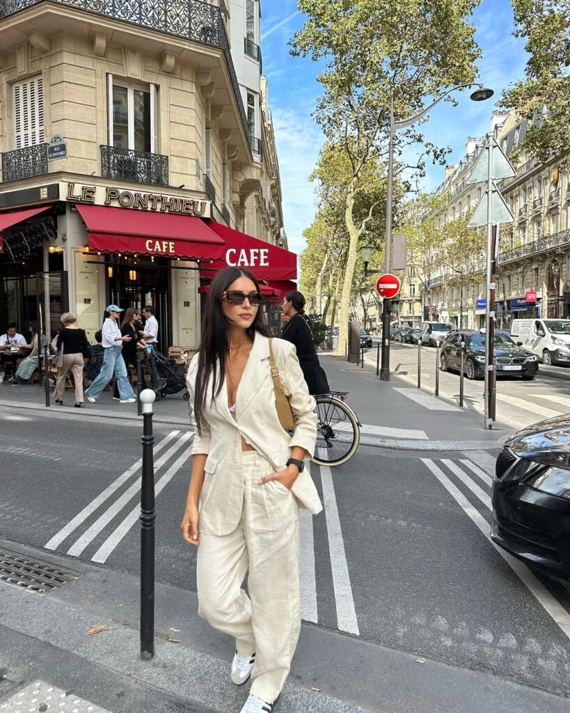 Zaira Nara en las calles de París. 