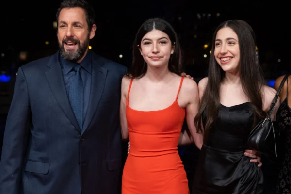 Adam Sandler y sus hijas adolescentes Sunny y Sadie