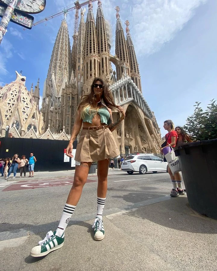 La influencer posó junto a los edificios históricos más importantes. Foto redes sociales.