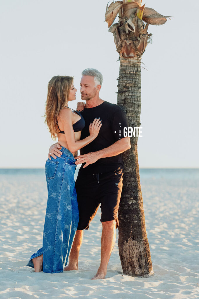 Enamorados, Cathy y Ova eligieron uno de los destinos turísticos del mundo que año a año visitan miles de parejas para renovar sus votos matrimoniales en una cálida ceremonia a orillas del mar. 