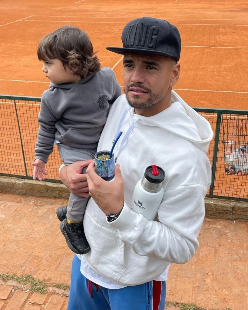 Sergio Romero junto a su hijo