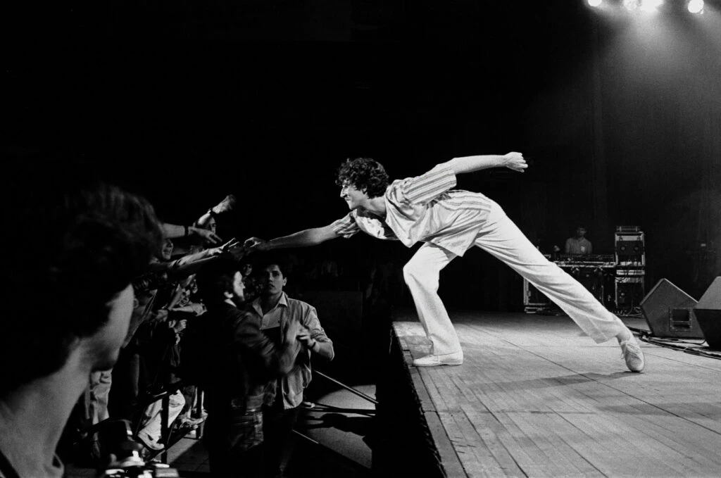 Charly García en pleno concierto en el Luna Park.