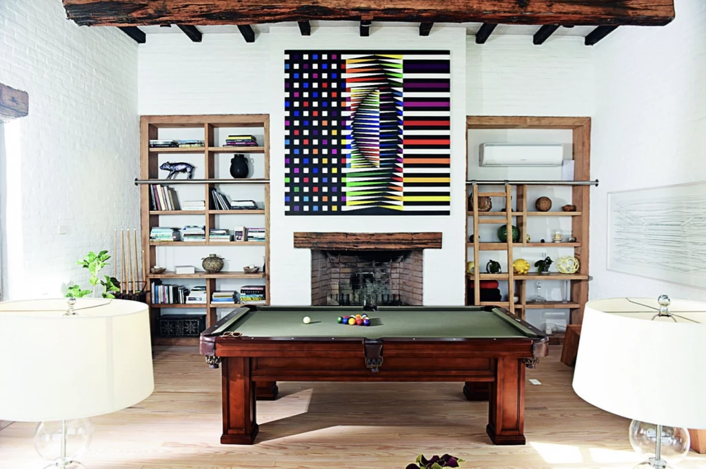 Las obras de arte también tienen un espacio dedicado en la propiedad.