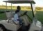 Carlos Menem paseando con su hijo Máximo en un carrito de golf.
