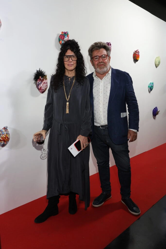 Cynthia Cohen junto a Milo Lockett.