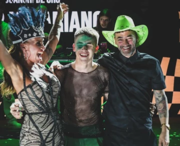 Florencia Peña compartió fotos inéditas de la intimidad del cumpleaños de 15 de su hijo