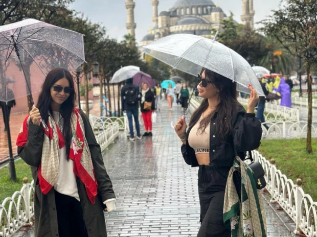 Zaira Nara y Wanda en Estambul