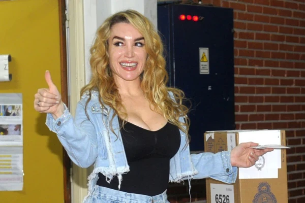 Fátima Flórez votando