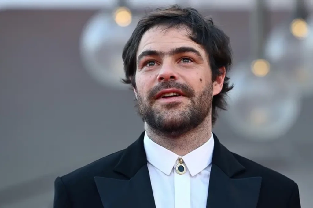 Peter Lanzani sorprendió al revelar que tiene novia: "Estoy en pareja pero no es del medio"
