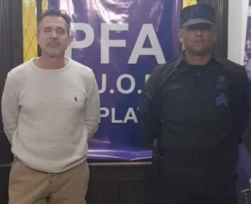 El polémico cirujano se entregó a la Justicia apenas confirmaron su pedido de captura y se filtraron sus primeras fotografías en prisión.