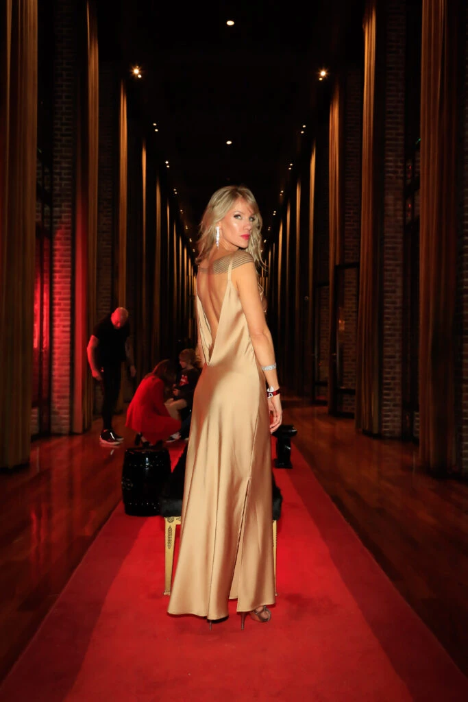 Virginia Dachuna acaparó las miradas de los invitados con su look de noche