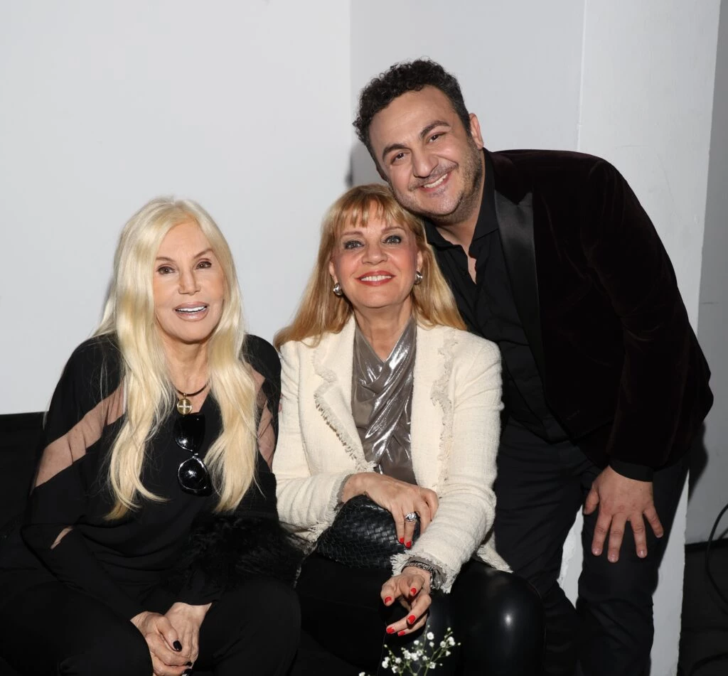 Susana Giménez, Topa y Teté Coustarot en el cocktail de la muestra “René x100pre” , por el 100 aniversario del natalicio de René Favaloro