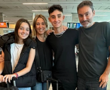 Ariel Wolman y su mujer despiden a sus hijos Lola y Lucas