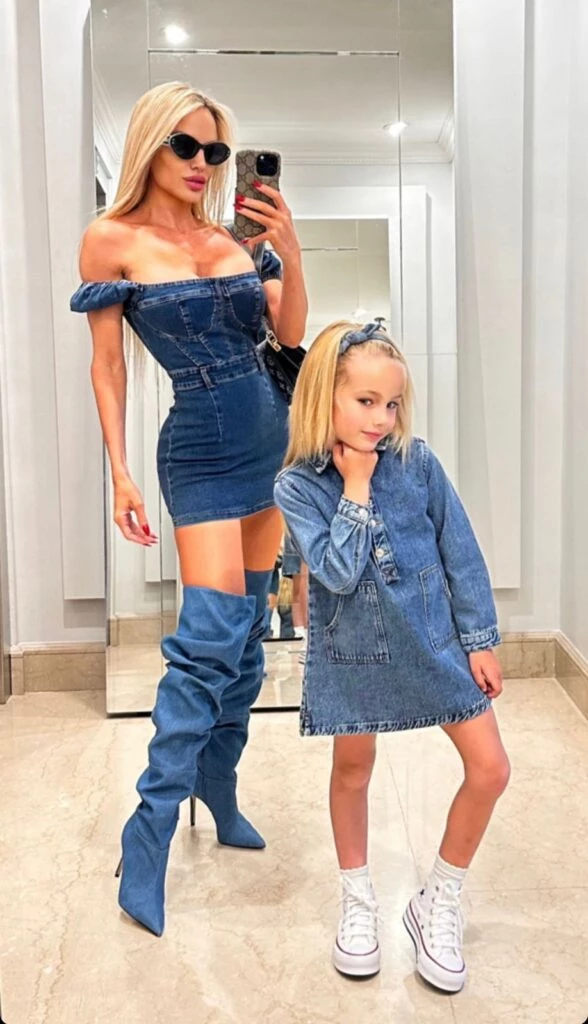 Matilda y Luciana Salazar optaron por el denim.