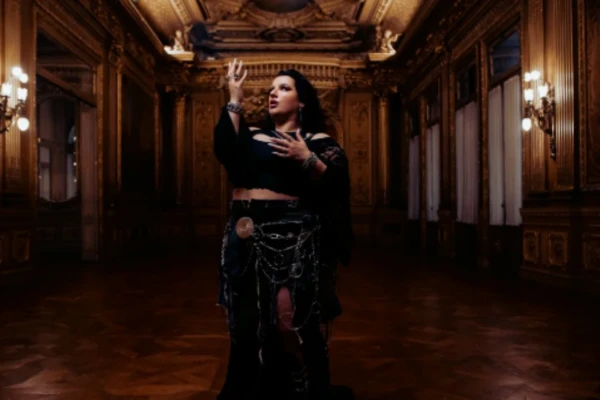 Luz Gaggi afianza su carrera como cantante y lanza un nuevo disco