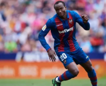 La noticia que conmocionó a todos: murió el jugador ghanés Raphael Dwamena tras desplomarse en un partido