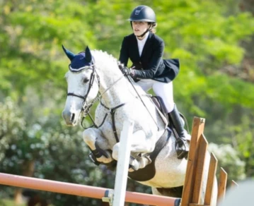 Emma, la hija de Denise Dumas