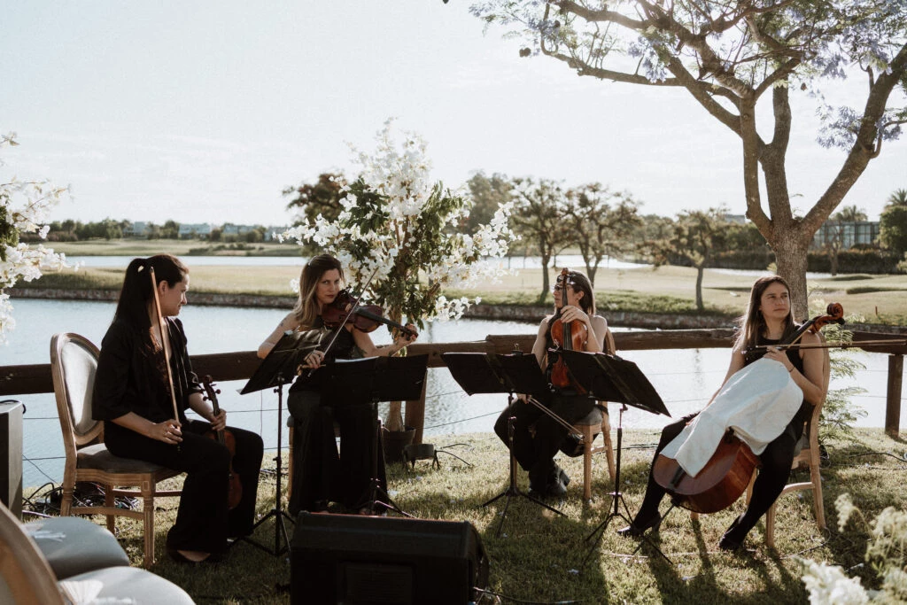 La orquesta que musicalizó el emotivo momento.