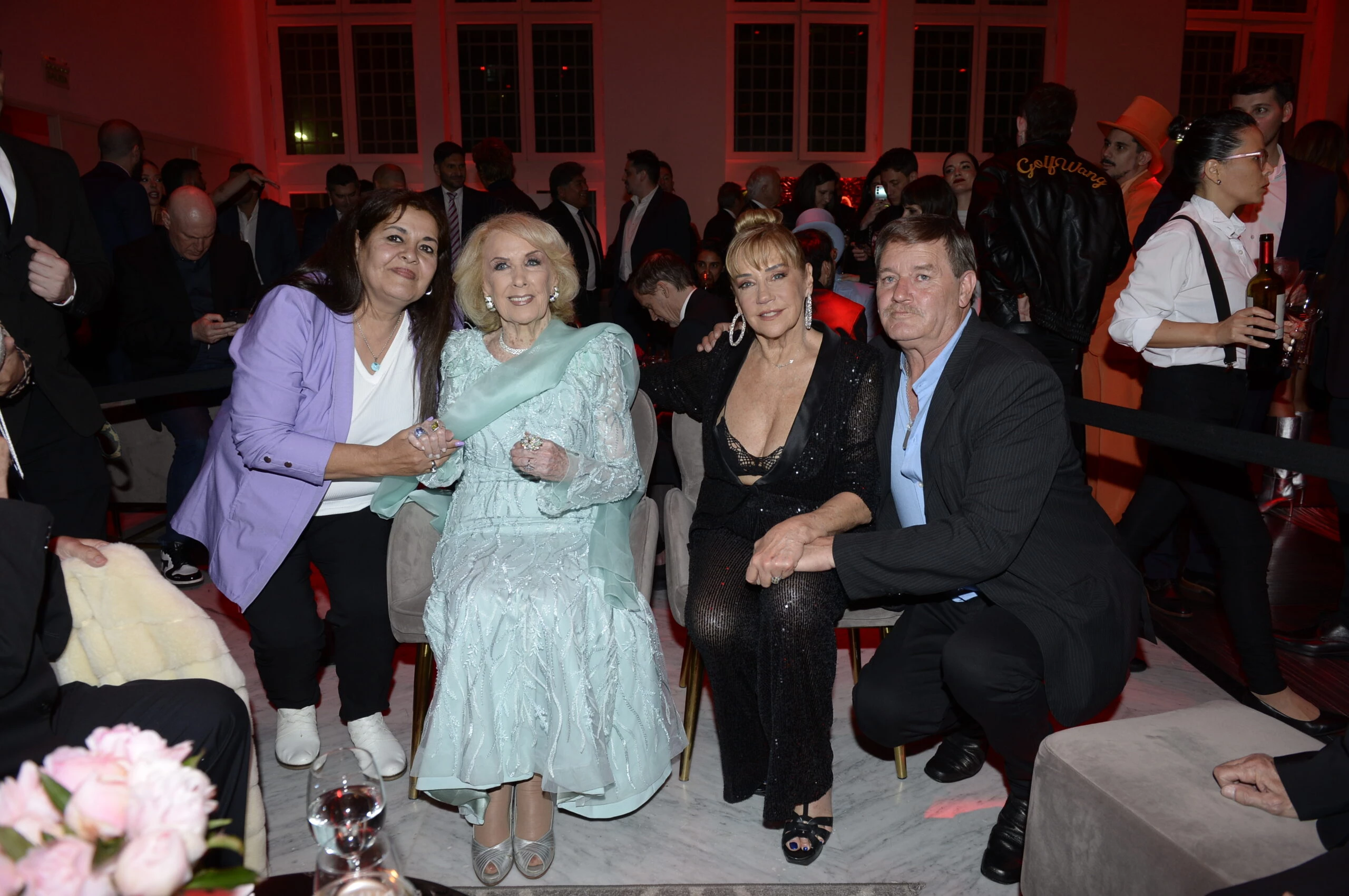 Mirtha Legrand y Marcela Tinayre junto a Ramón y Silvia, los abuelos de Lucio Dupuy. 
