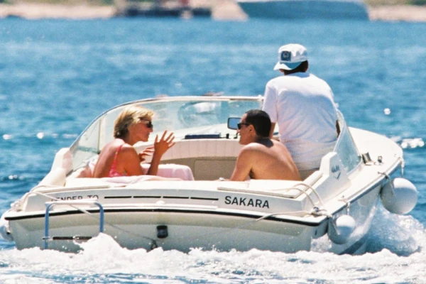 Imagen de archivo: Lady Di y Dodi Al-Fayed.
