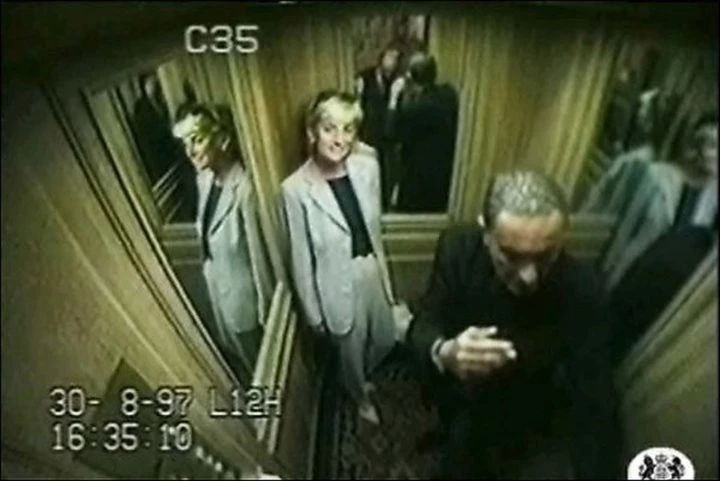 La última foto de Lady Di con vida, junto a Dodi Fayed, en el Hotel Ritz de Paris.