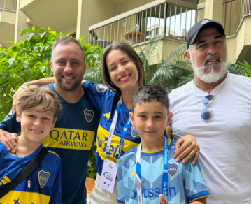 Pampita le cumplió el sueño a Benjamín, el nene que quería ver a Boca y se hizo viral