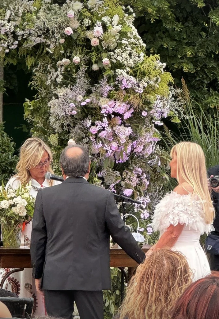 Al aire libre, Baby y Silvina dieron el "sí, quiero".