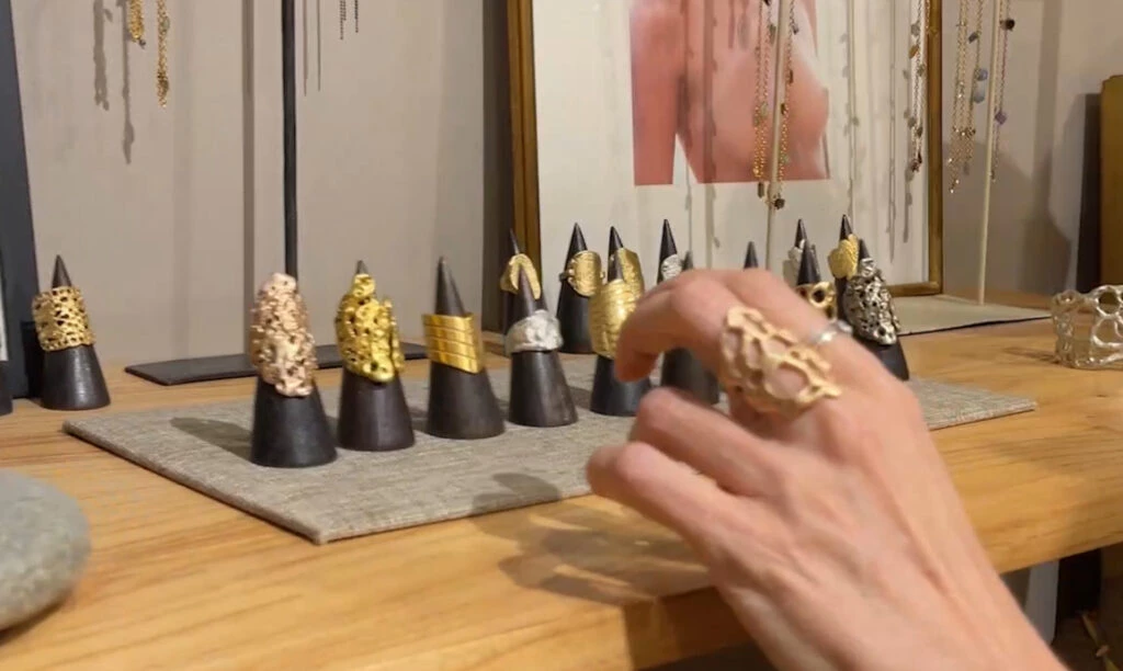 Los anillos en exihibición. 