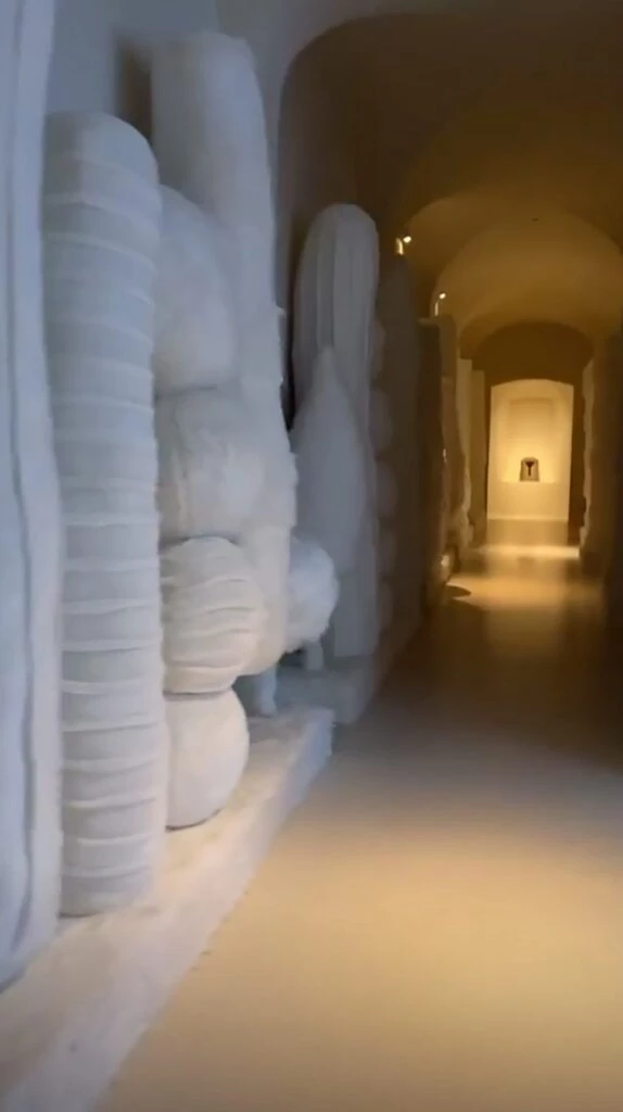 La deco minimalista de Kim Kardashian en la última navidad