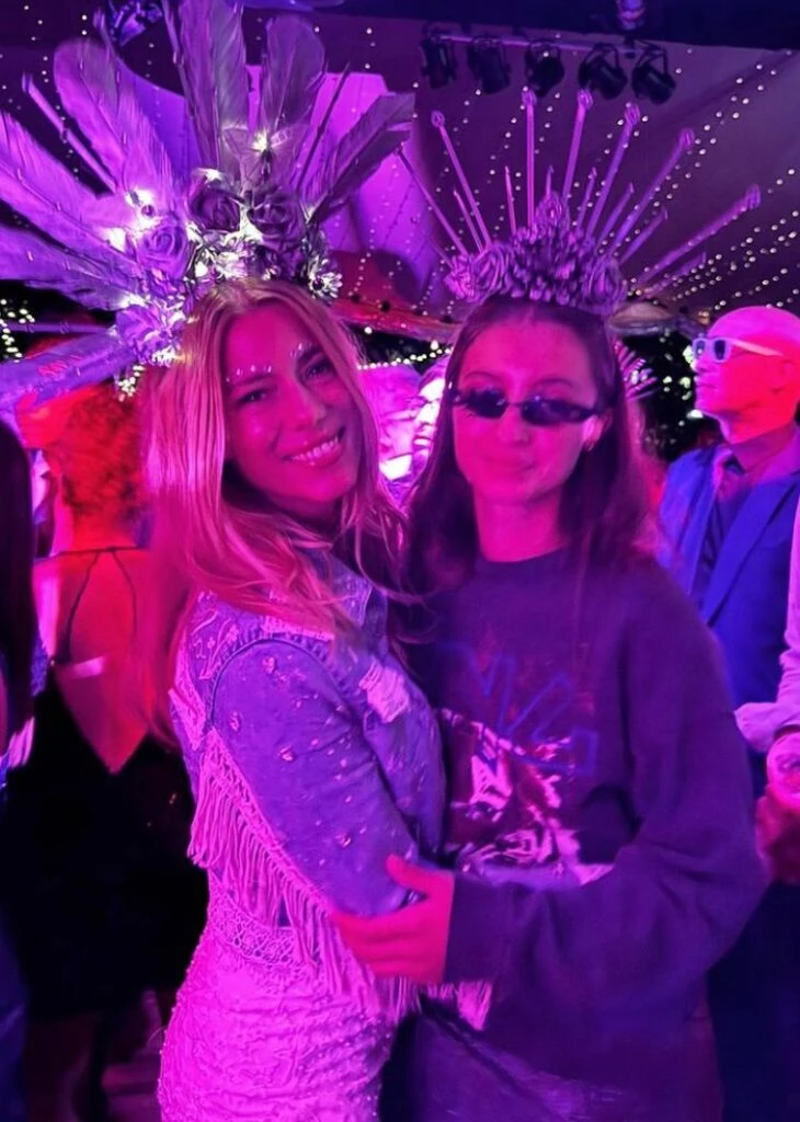 Nicole Neumann y su hija Indiana en la post party de su boda, el 8 de diciembre pasado