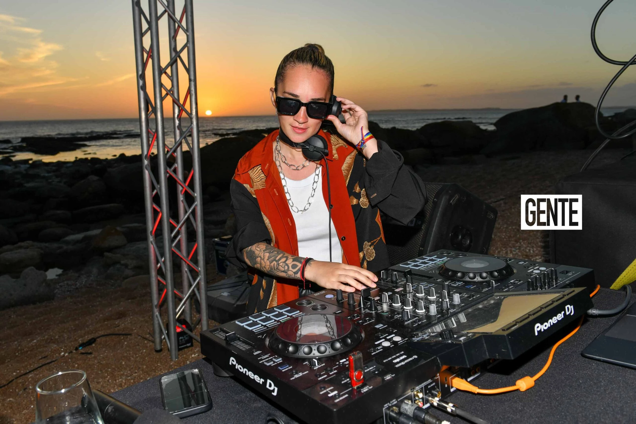 La DJ Quimey Toro, una de las encargadas de ponerle ritmo al Sunset de Revista GENTE.