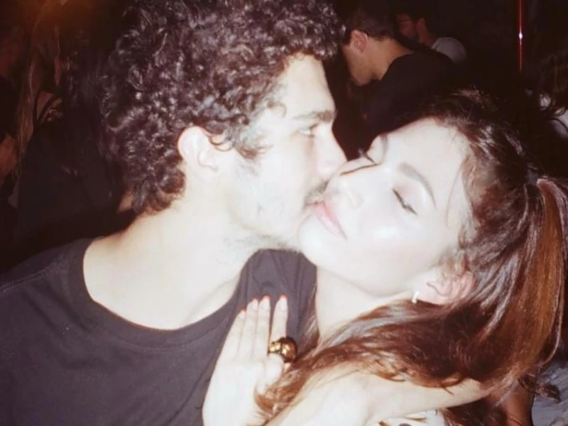 Chino Darín y úrsula Corberó disfrutan de un show de música electrónica