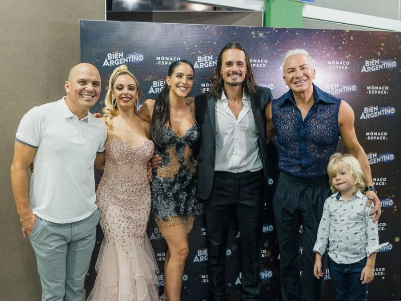 El elenco de Bien Argentino con Flavio Mendoza y Dionisio