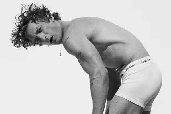 Jeremy Allen Withe como cara de la nueva campaña de CalvinKlein