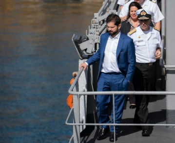 Boric anuncia vibra óptica bajo el agua