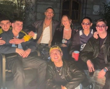 Ester Exposito festejó sus 24 años