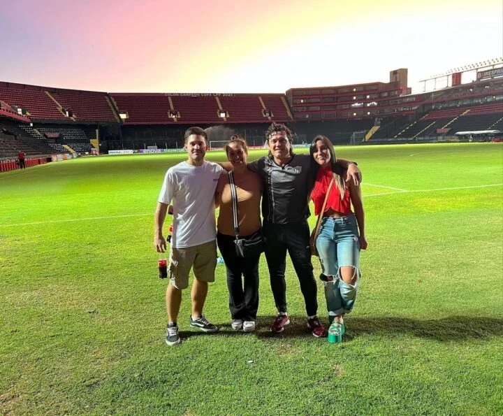 Catalina Gorostidi junto a su padre y hermanos. Foto: Instagram
