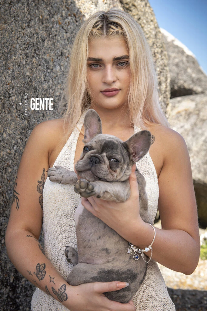 Diesel, la mascota que llegó para alegrar sus días luego de la partida de los dos perritos que la acompañaron en su infancia.