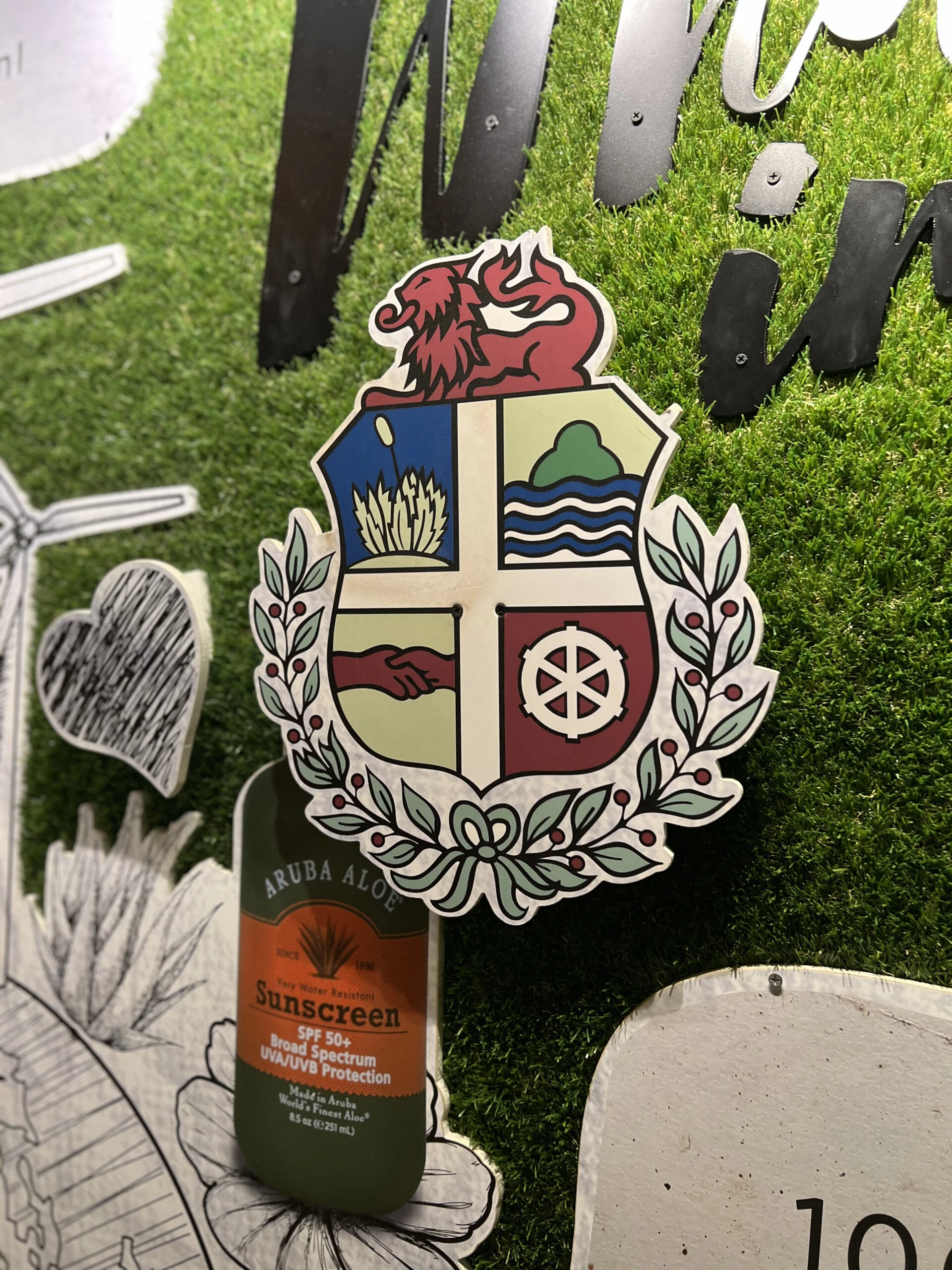 El aloe dentro del escudo de Aruba.