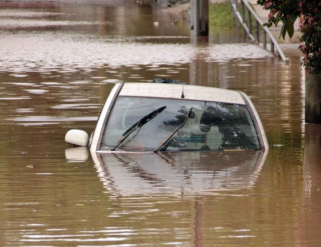 Auto Inundado