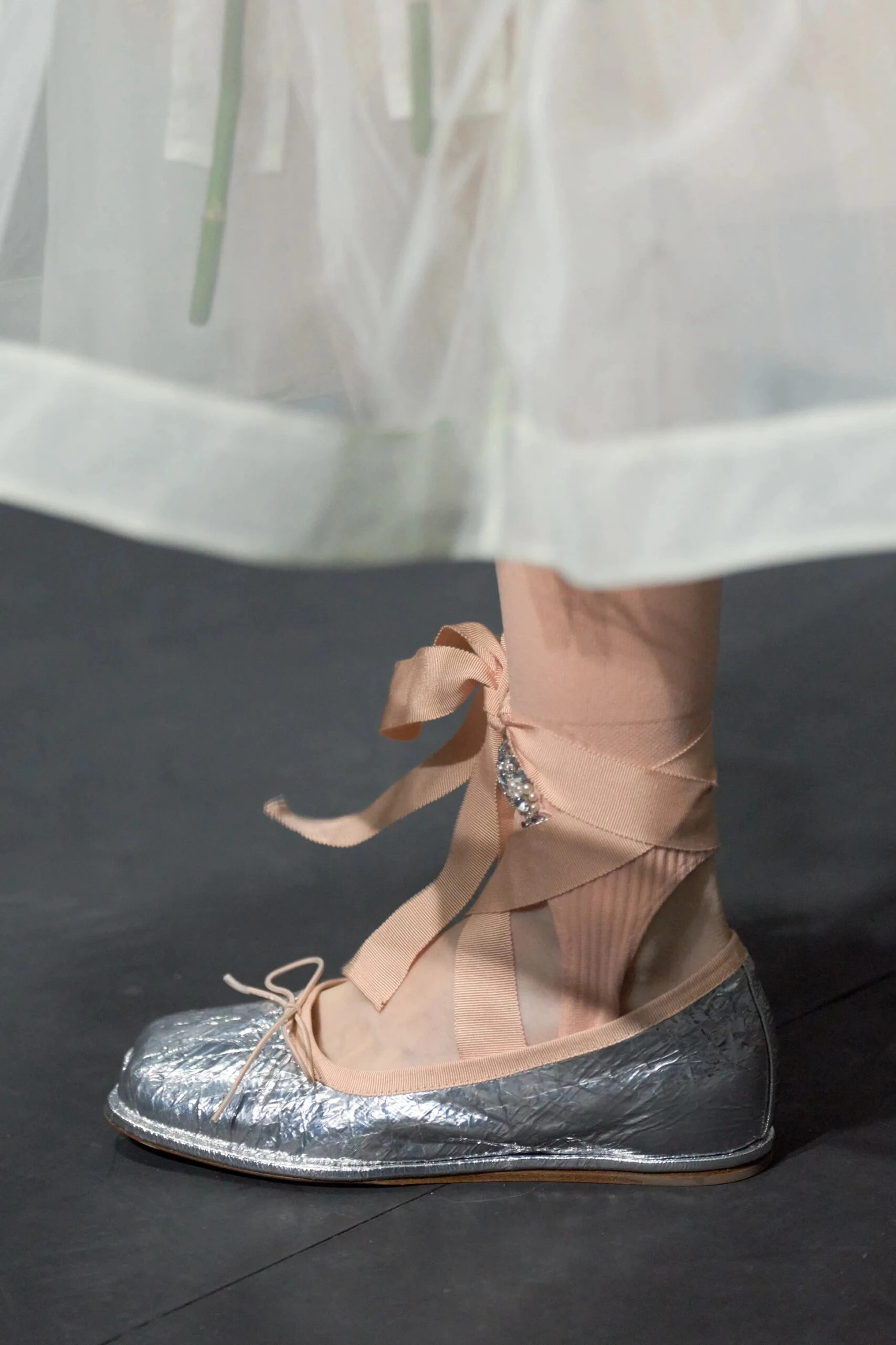 Ballerinas coquette en el desfile de Simone Rocha