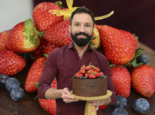 Los secretos de la torta de chocolate y frutos rojos de Luciano García