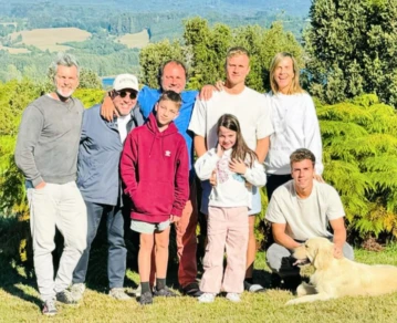 Diana Bolocco junto a su familia ensamblada, compartiendo una escapada al sur
