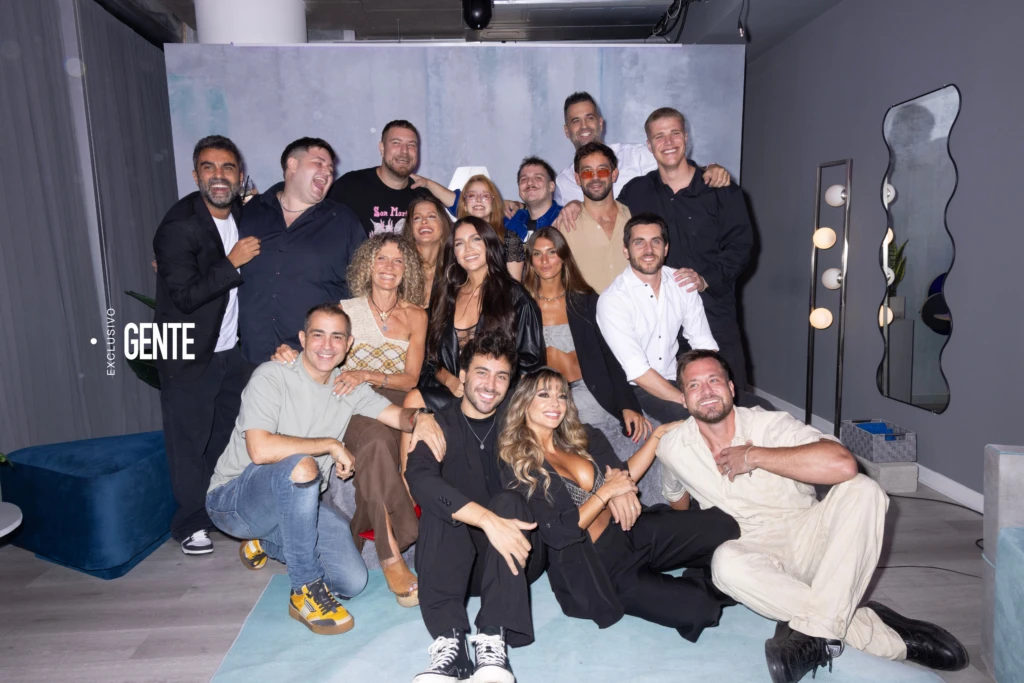 La grilla de lunes a viernes está compuesta por Yo qué se, de 10 a 11:30 y Rumis de 11:30 a 14:00. En abril se suma Zaira en tu casa con entrevistas íntimas a mujeres destacadas, y en mayo llega Al horno con Maru en donde la querida cocinera va a compartir sus secretos con referentes de la escena nacional.