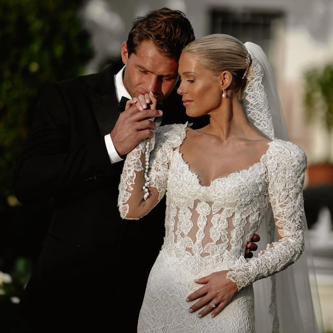Amelia Spencer y Greg Mallet en su boda, en marzo de 2023