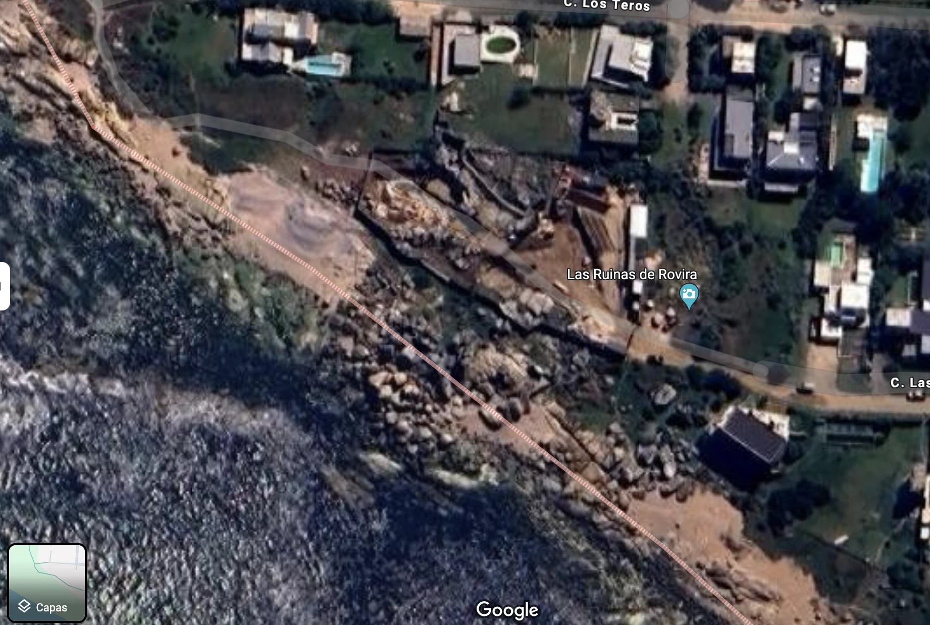  Vista aérea del terreno, con salida directa a la playa, emplazado en en el último sector rocoso de la Playa Mansa de José Ignacio en las Ruinas de Rovira.