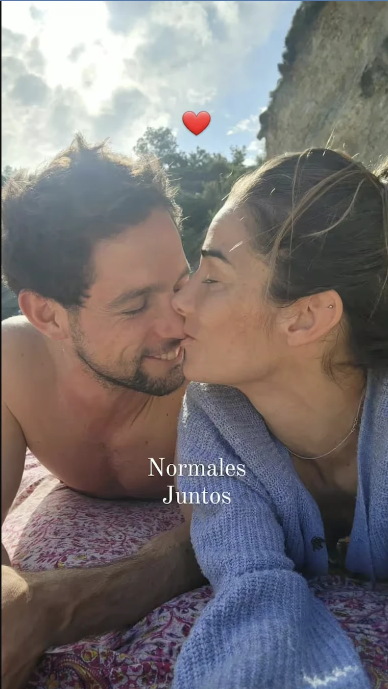 La foto con la que oficializaron su historia de amor. 