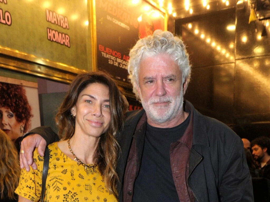 Romina Gaetani se mostró feliz junto a su nuevo novio en el estreno de "Esperando la Carroza"