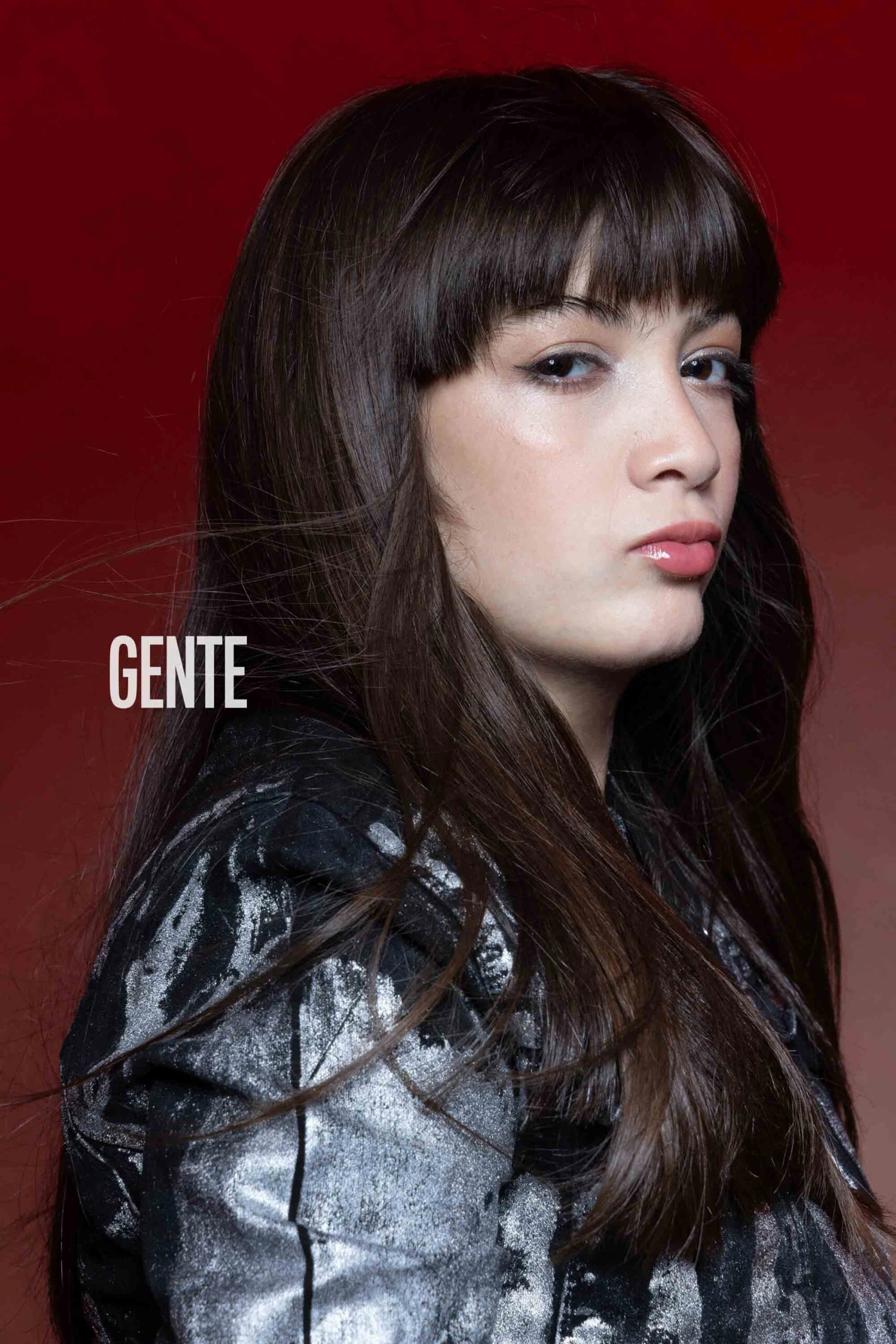 El tema Fantasmas en la oscuridad, su primer gran hit, se convirtió en un infaltable en todos los bailes y eventos de moda: Lali Espósito, Rodrigo Tapari y María Becerra, entre otros, la invitaron a ser parte de sus shows. Al poco tiempo sorprendió a todos con un segundo boom musical: Precaucion.